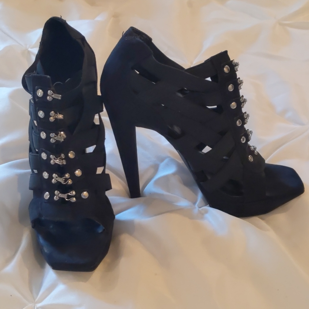 Shoes - Picture 2 of 4